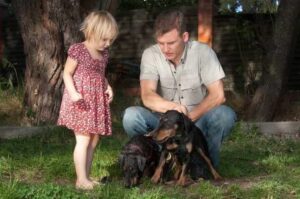 Ягдтерьер и дети Ягдтерьер и ребёнок