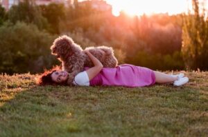 Испанская водяная собака: фото с хозяйкой