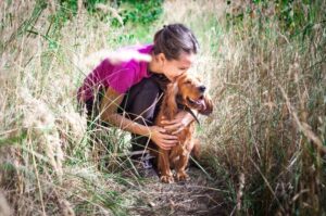 Английский кокер-спаниель: фото с девушкой