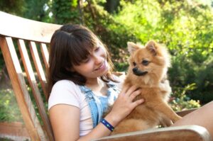 Шпиц с хозяйкой